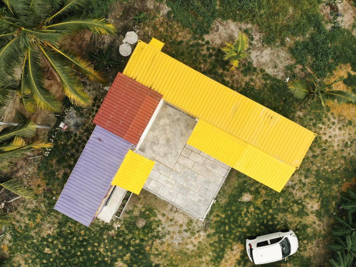 Purple Cube At Lumut Cube Homestay Kontena Eksteriør billede